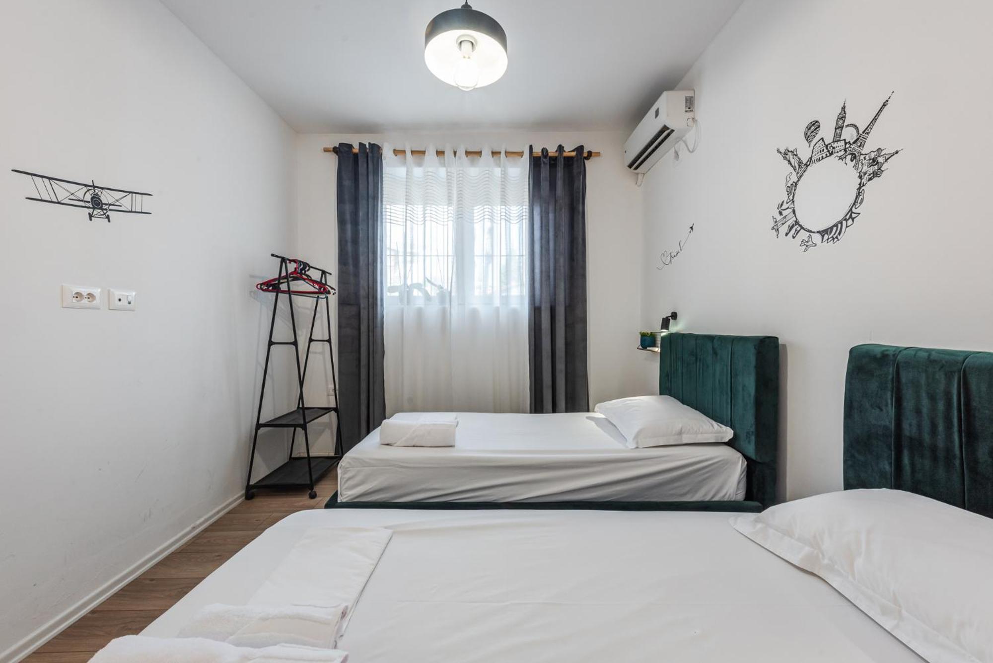 Noir Apartment By Kondo Stays Тирана Екстер'єр фото