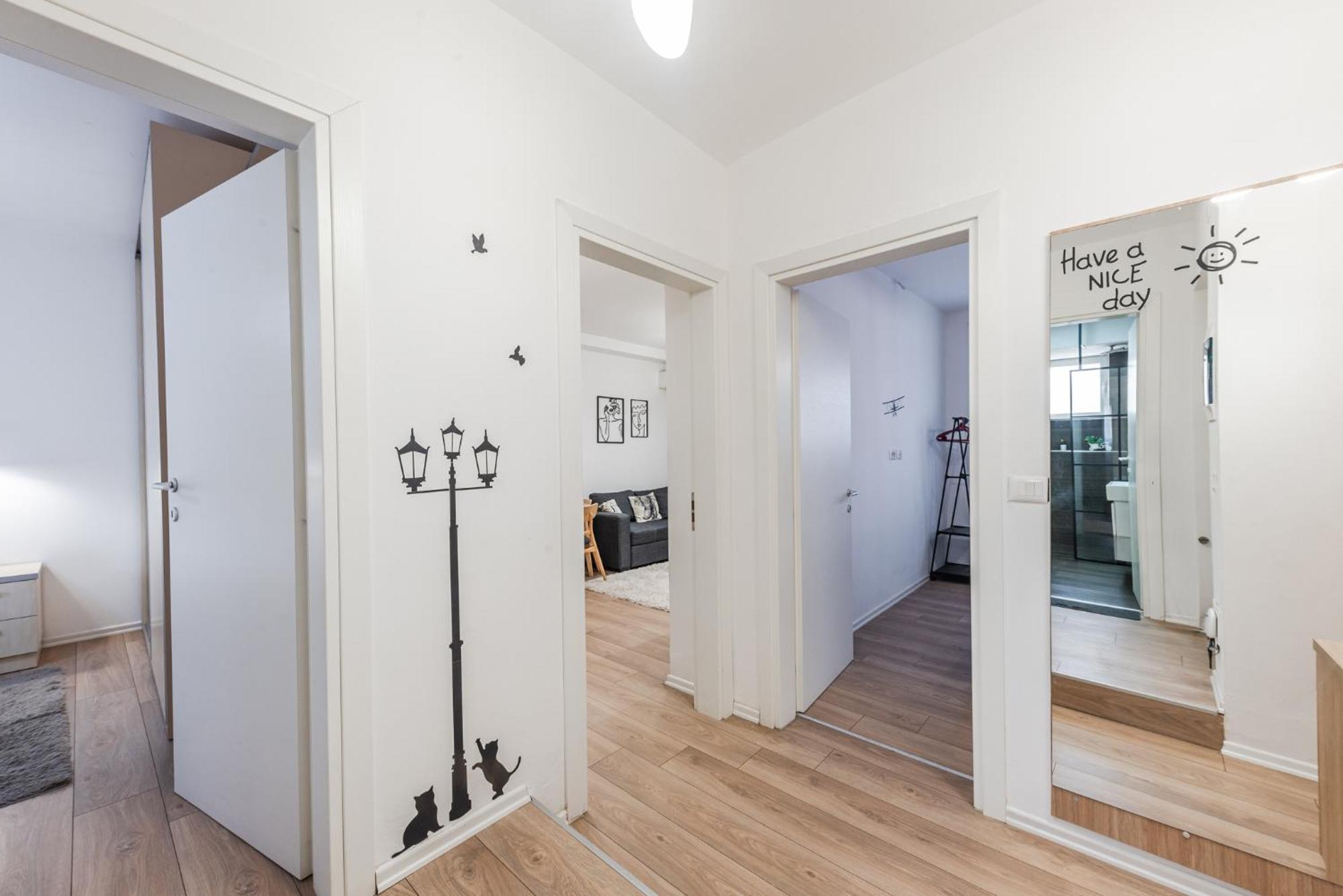 Noir Apartment By Kondo Stays Тирана Екстер'єр фото