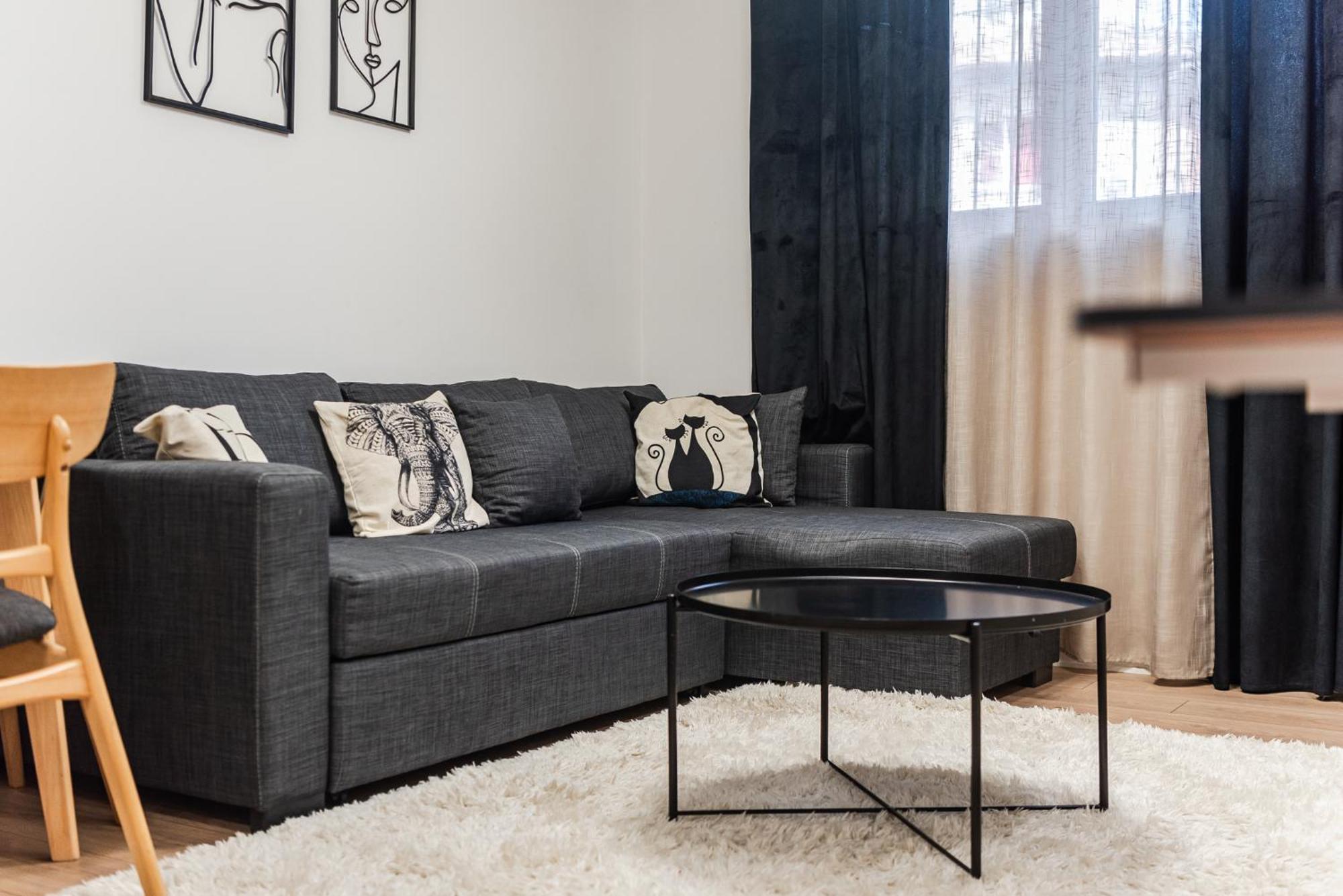Noir Apartment By Kondo Stays Тирана Екстер'єр фото