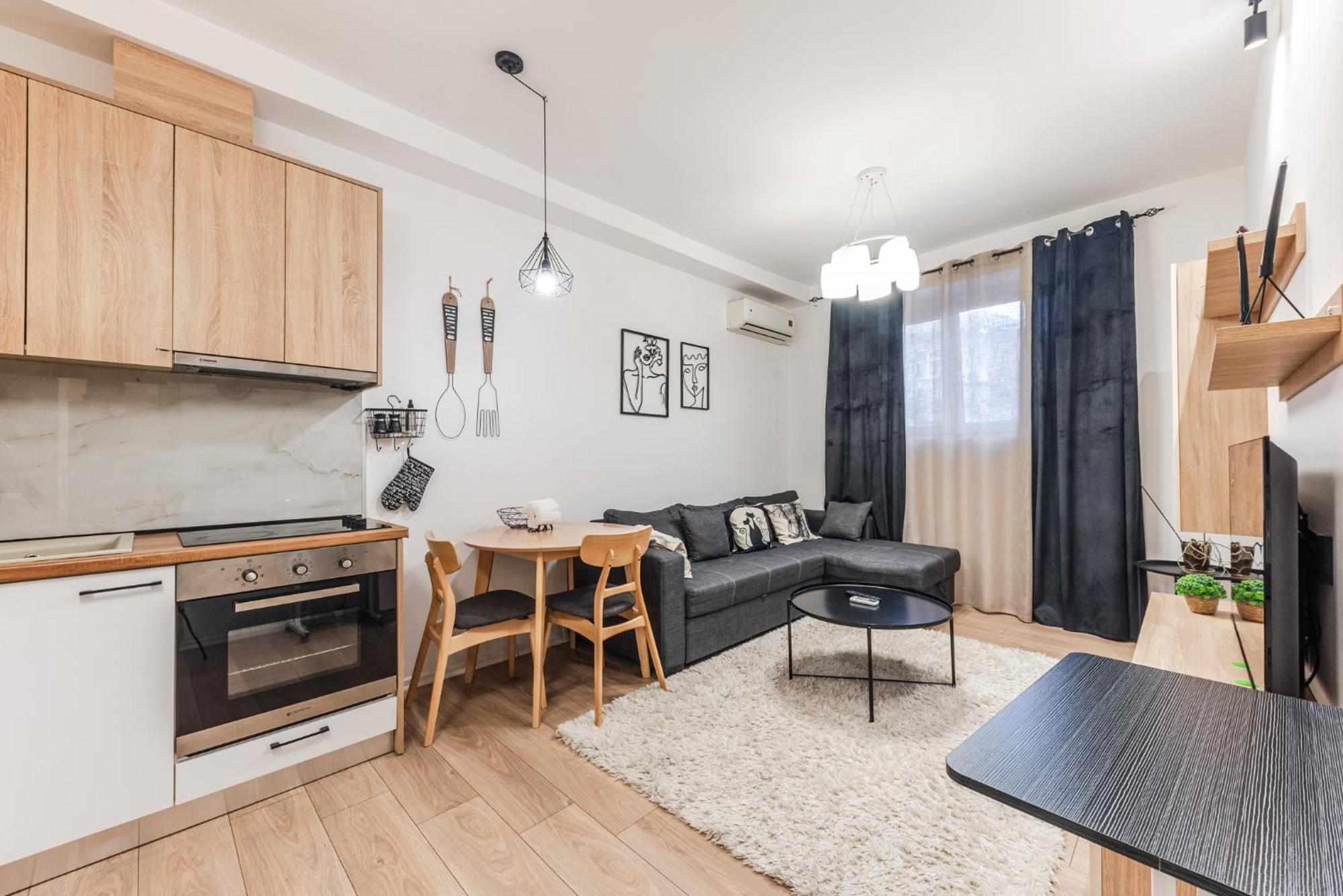 Noir Apartment By Kondo Stays Тирана Екстер'єр фото