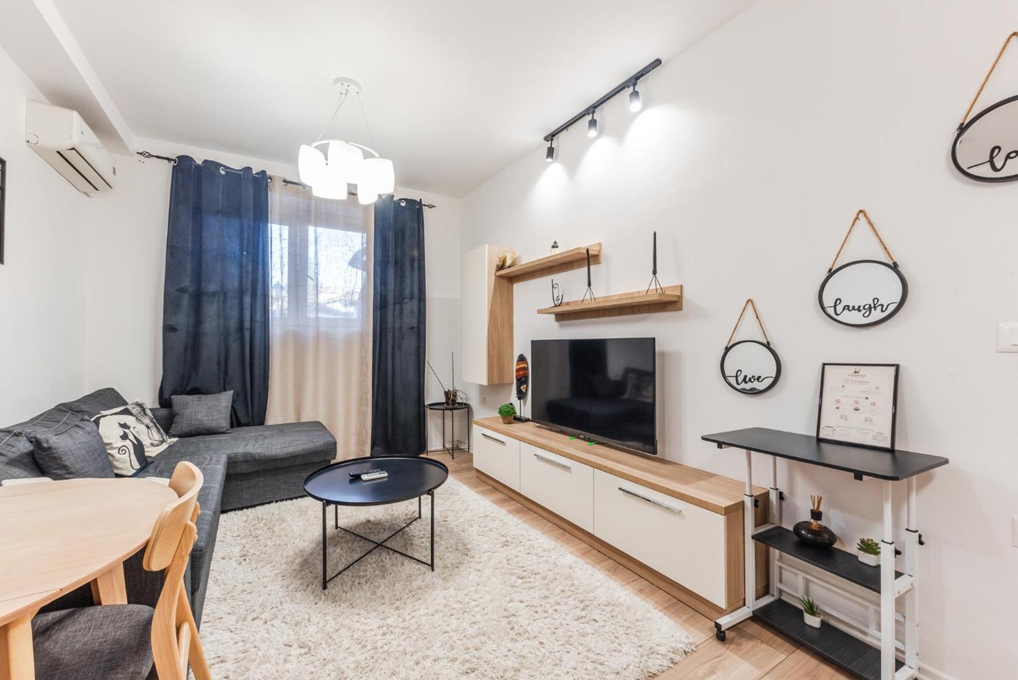 Noir Apartment By Kondo Stays Тирана Екстер'єр фото